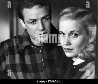 Film still/Pubblicità ancora di 'Sul lungomare' Marlon Brando e Eva Marie Saint 1954 Columbia Cinema Collezione editori - Nessun rilascio - per il solo uso editoriale. Riferimento al file # 33505 515THA Foto Stock