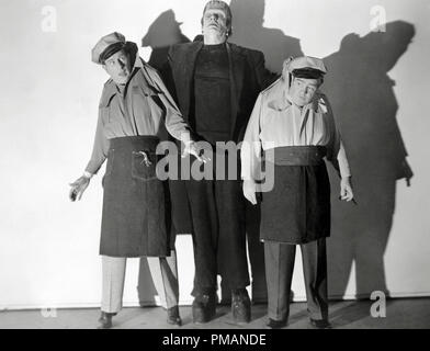 Immagine/pubblicità di "Abbott and Costello meet Frankenstein" Bud Abbott, Glenn Strange, Lou Costello 1948 UI file Reference # 33505 539THA Foto Stock