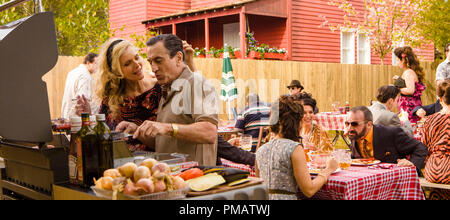 Michelle Pfeiffer e Robert DeNiro stella in Relativity Media di 'famiglia'. ' © 2012 EuropaCorp. TF1 Films Production. Grive Productions. Tutti i diritti riservati. Foto Stock