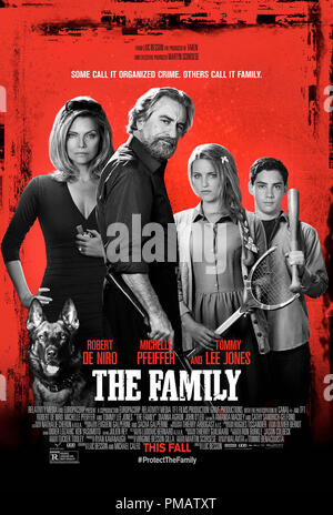 Michelle Pfeiffer e Robert DeNiro stella in Relativity Media di 'famiglia'. ' © 2012 EuropaCorp. TF1 Films Production. Grive Productions. Tutti i diritti riservati. Poster Foto Stock