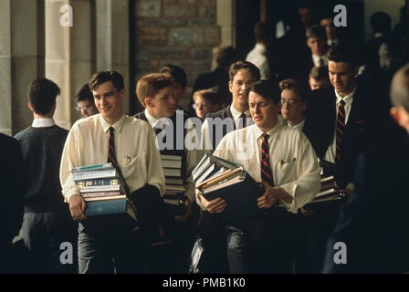 Film still o pubblicità ancora da 'Dead poeti società' Robert Sean Leonard, Dylan Kussman, Josh Charles, Gale Hansen, Allelon Ruggiero © 1989 Touchstone Pictures Tutti i diritti riservati Riferimento File # 33025 025THA per solo uso editoriale Foto Stock