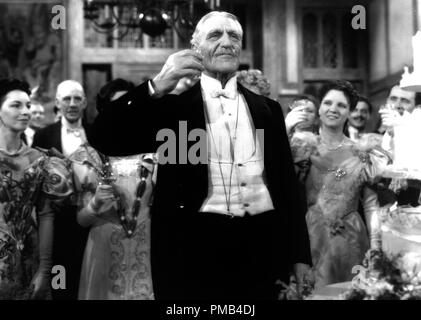 C. Aubrey Smith, "quattro piume' (1939) United Artists Riferimento File # 33371 046 folle THA Foto Stock