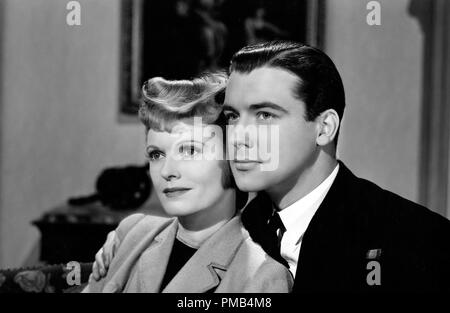 Anna Neagle, Richard Greene, "Giallo canarino" (1943) RKO Radio Pictures Riferimento File # 33371 277THA Foto Stock