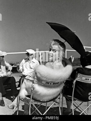 Direttore Billy Wilder e Marilyn Monroe durante la realizzazione di "Some Like IT Hot" 1959 United Artists file Reference # 33536 447THA Foto Stock