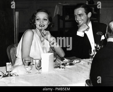 Marlene Dietrich con Douglas Fairbanks Jr, circa 1936 Riferimento File # 33536 528THA Foto Stock