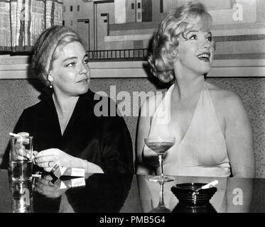 Simone Signoret, Marilyn Monroe, circa 1960 file Reference # 33536 545THA Foto Stock