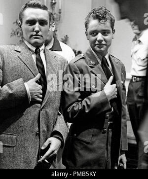 Dennis Hopper, Sal Mineo, "Giant ' 1956 Warner Bros Riferimento al file # 33536 592THA Foto Stock