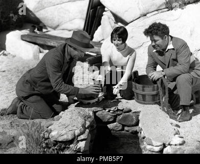 Louise Brooks, Richard Arlen, "Beggars of Life" 1928 file Reference # 33536 623THA Foto Stock