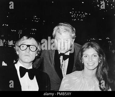 Fotografo Roy Cummings pone con la sua celebrità soggetti, Richard Harris, circa 1974 Riferimento File # 33536 732CCR per solo uso editoriale - Tutti i diritti riservati Foto Stock