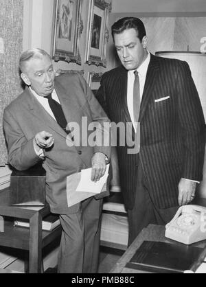 Raymond Burr 'Perry Mason' (1957 - 1966) CBS Riferimento File # 32337 026 - THA Foto Stock