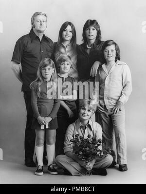 Dave Madden, Suzanne Crough, Brian Forster, Susan Dey, David Cassidy, Danny Bonaduce, Shirley Jones 'Pernice Famiglia" (1970 - 1974) ABC Riferimento File # 32337 075THA Foto Stock