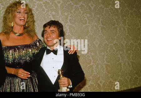 Susan Anton e Dudley Moore, al trentanovesimo Annuale di Golden Globe Awards, 1982 Riferimento File # 32557 450 THA Foto Stock