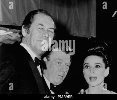 Rex Harrison, Arthur Godfrey e Audrey Hepburn alla premiere di "My Fair Lady" 1964 Riferimento File # 32557 942THA Foto Stock