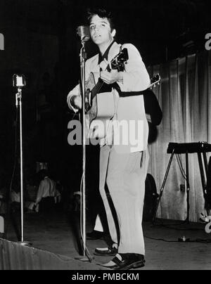 Pubblicità fotografia di Elvis Presley in concerto circa, 1955. Riferimento al file # 32914 782THA Foto Stock