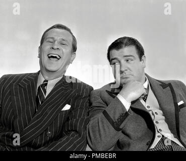 Bud Abbott e Lou Costello circa 1945 Riferimento File # 33371 611THA Foto Stock