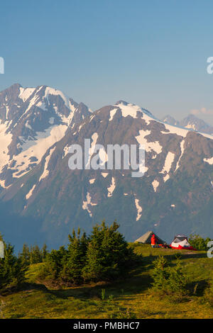 Viaggio zaino in spalla per il Ghiacciaio Spencer banco, Chugach National Forest, Alaska. Foto Stock