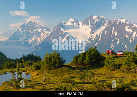 Viaggio zaino in spalla per il Ghiacciaio Spencer banco, Chugach National Forest, Alaska. Foto Stock