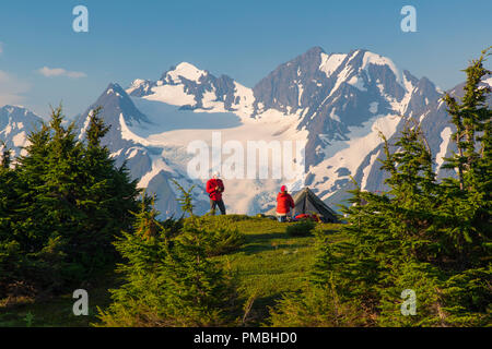 Viaggio zaino in spalla per il Ghiacciaio Spencer banco, Chugach National Forest, Alaska. Foto Stock