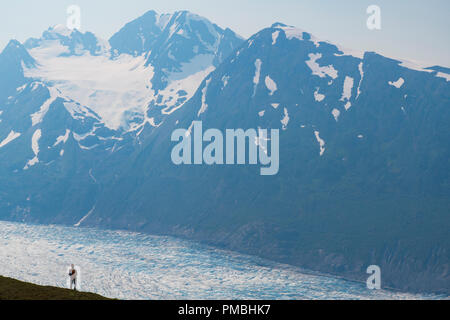 Viaggio zaino in spalla per il Ghiacciaio Spencer banco, Chugach National Forest, Alaska. Foto Stock