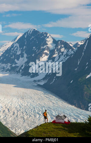 Viaggio zaino in spalla per il Ghiacciaio Spencer banco, Chugach National Forest, Alaska. Foto Stock