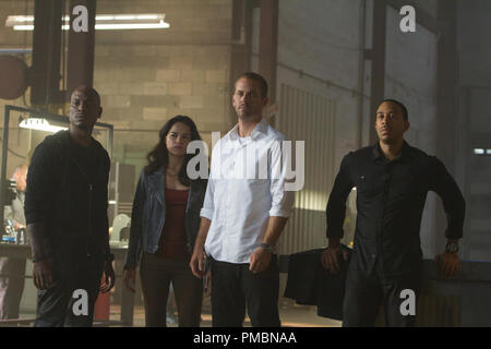 (L a R) romana (Tyrese Gibson), Letty (Michelle Rodriguez), Brian (camminatore del Paul) e Tej (Chris "Ludacris' ponti) sono tornati per "Furious 7'. Continuando il global sfrutta in franchising inarrestabile costruita sulla velocità, James Wan dirige questo capitolo della popolarissima serie. Foto Stock