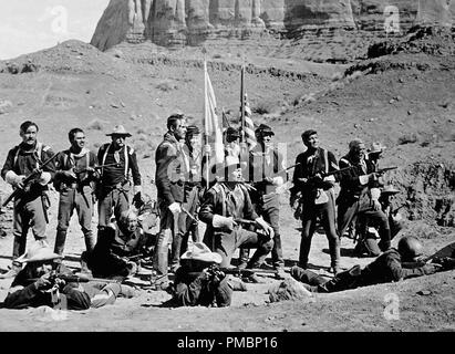 Henry Fonda e John Wayne, Victor McLaglen, Ward Bond, e Guy Kibbe, 'Fort Apache', 1948 RKO Riferimento File # 32603 172THA Foto Stock