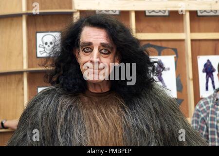 Peter Mayhew in costume come Chewbecca in "Star Wars Episodio III: La vendetta dei Sith" (2005) di riferimento del file # 32603 470 THA Foto Stock