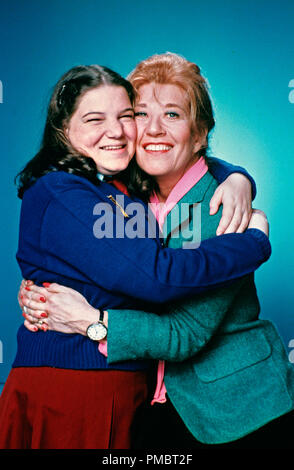 Studio Pubblicità ancora da "fatti di vita" Mindy Cohn e Charlotte Rae 1980 Tutti i diritti riservati Riferimento File # 32914 215THA per solo uso editoriale Foto Stock