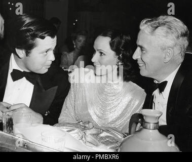 Orson Welles, Dolores Del Rio, Charles Chaplin, circa 1940 Riferimento File # 33300 070THA Foto Stock