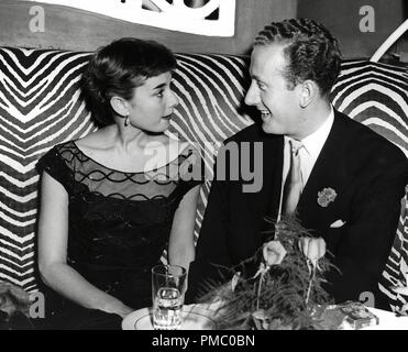 Audrey Hepburn e il suo fidanzato' James Hanson presso El Marocco a New York, NY, circa 1952 Riferimento File # 33480 997THA Foto Stock