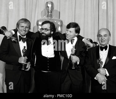 I vincitori di Oscar da "Il Padrino II Parte": Grigio Frederickson, Francis Ford Coppola, Fred Roos e Francis Ford Coppola, il padre, Carmine Coppola al 47° Annual Academy Awards Aprile 8, 1975 AMPAS Riferimento File # 33595 019THA Foto Stock