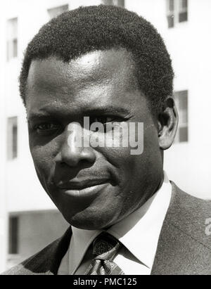 Pubblicità ancora di Sidney Poitier circa 1967 Riferimento File # 33595 071THA Foto Stock