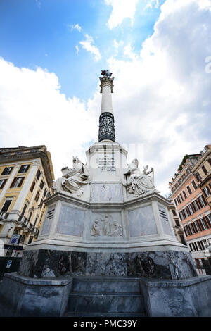 Colonna della Immacolata Concezione vicino a Piazza di Spagna a Roma. Foto Stock