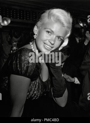Jayne Mansfield in un film premier 1957 circa Riferimento File # 33536 313THA Foto Stock