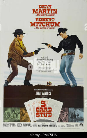 Dean Martin, Robert Mitchum, 5 Card Stud (Paramount, 1968). Poster di riferimento file # 33635 097THA Foto Stock