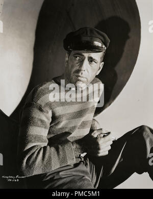 Humphrey Bogart, in 'passaggio di Marsiglia" (Warner Brothers, 1944). Riferimento al file # 33635 157THA Foto Stock