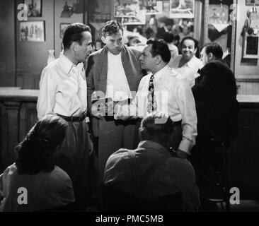 Humphrey Bogart, Edward G. Robinson, John Huston, in 'Key Largo' (Warner Brothers, 1948). Foto da Mac Julian Riferimento File # 33635 167THA Foto Stock