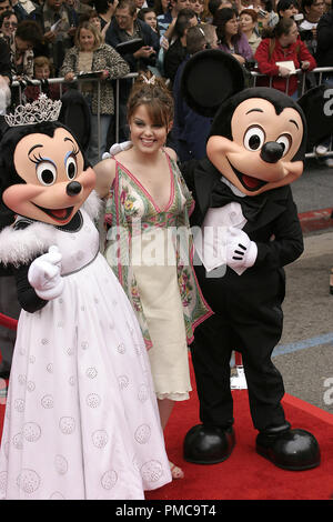 'Ice Princess' (Premiere) Minnie Mouse, Kimberly Brown, Mickey Mouse 03-13-2005 / El Capitan / Hollywood, CA Foto di Giuseppe Martinez / PictureLux Riferimento File # 22322 0018PLX per solo uso editoriale - Tutti i diritti riservati Foto Stock