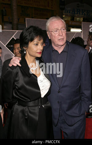 Il Prestige (Premiere) Shakira Caine, Michael Caine 10-17-2006 / El Capitan theater / Hollywood, CA / Touchstone Pictures / Foto di Giuseppe Martinez - Tutti i diritti riservati Riferimento File # 22838 0048PLX per solo uso editoriale - Foto Stock