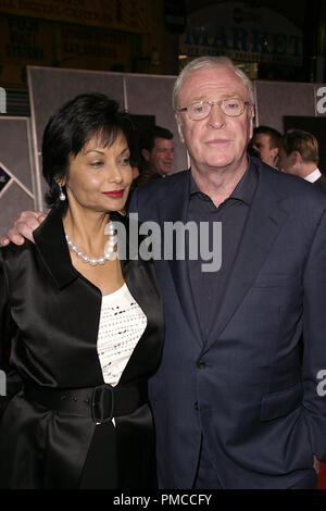 "Prestige" (Premiere) Shakira Caine, Michael Caine 10-17-2006 / El Capitan theater / Hollywood, CA / Touchstone Pictures / Foto di Giuseppe Martinez - Tutti i diritti riservati Riferimento File # 22838 0049PLX per solo uso editoriale - Foto Stock