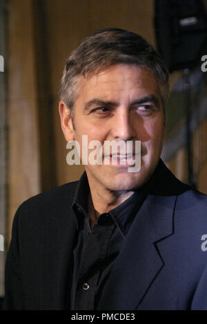 Il buon tedesco (Premiere) George Clooney 12-4-2006 / il teatro egiziano / Hollywood, CA / Warner Brothers / Foto di Giuseppe Martinez / PictureLux Riferimento File # 22866 0013PLX per solo uso editoriale - Tutti i diritti riservati Foto Stock