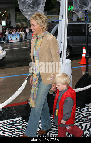 Racing strisce Premiere Sharon Stone con il figlio Stefano 1-08-2005 Foto di Giuseppe Martinez - Tutti i diritti riservati Riferimento File # 22215 0079PLX per solo uso editoriale - Foto Stock