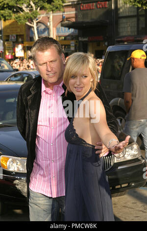 "Duchi di Hazzard" (Premiere) Ashlee Simpson con padre Joe Simpson 07-29-2005 / Grauman's Chinese Theater / Hollywood, CA Foto di Giuseppe Martinez / PictureLux Riferimento File # 22452 0072PLX per solo uso editoriale - Tutti i diritti riservati Foto Stock