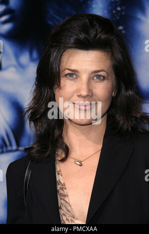 "Nel Blu" (Premiere) Daphne Zuniga 09-21-2005 / Mann Village Theatre / Westwood, CA / Sony Pictures / Foto di Giuseppe Martinez / PictureLux Riferimento File # 22476 0047PLX per solo uso editoriale - Tutti i diritti riservati Foto Stock