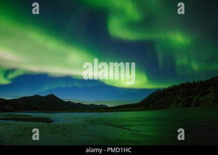 Aurora Boreale sopra il Brooks Range, Alaska. Foto Stock