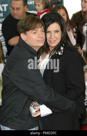 Il Dott. Seuss: Il gatto nel cappello Premiere 11-8-2003 Mike Myers & moglie Robin Foto di Giuseppe Martinez / PictureLux Riferimento File # 21595 0069 per solo uso editoriale - Tutti i diritti riservati Foto Stock