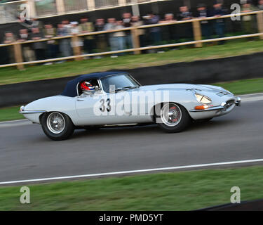 Jon Minshaw, Phil Keen, Jaguar E-Type, Kinrara trofeo, cockpit chiuso le vetture GT, Goodwood 2018, settembre 2018, Automobiles, automobili, il circuito racin Foto Stock