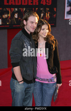 "Scaletta 49' Premiere 9-20-2004 Shawn Ashmore, Michelle Trachtenberg Foto di Giuseppe Martinez - Tutti i diritti riservati Riferimento File # 21943 0040PLX per solo uso editoriale - Tutti i diritti riservati Foto Stock