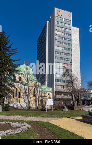 PERNIK, Bulgaria - 12 Marzo 2014: vista panoramica del centro della città di Pernik, Bulgaria Foto Stock