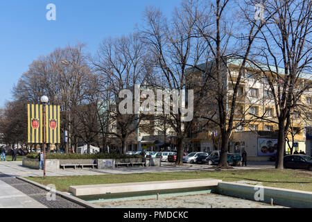 PERNIK, Bulgaria - 12 Marzo 2014: vista panoramica del centro della città di Pernik, Bulgaria Foto Stock